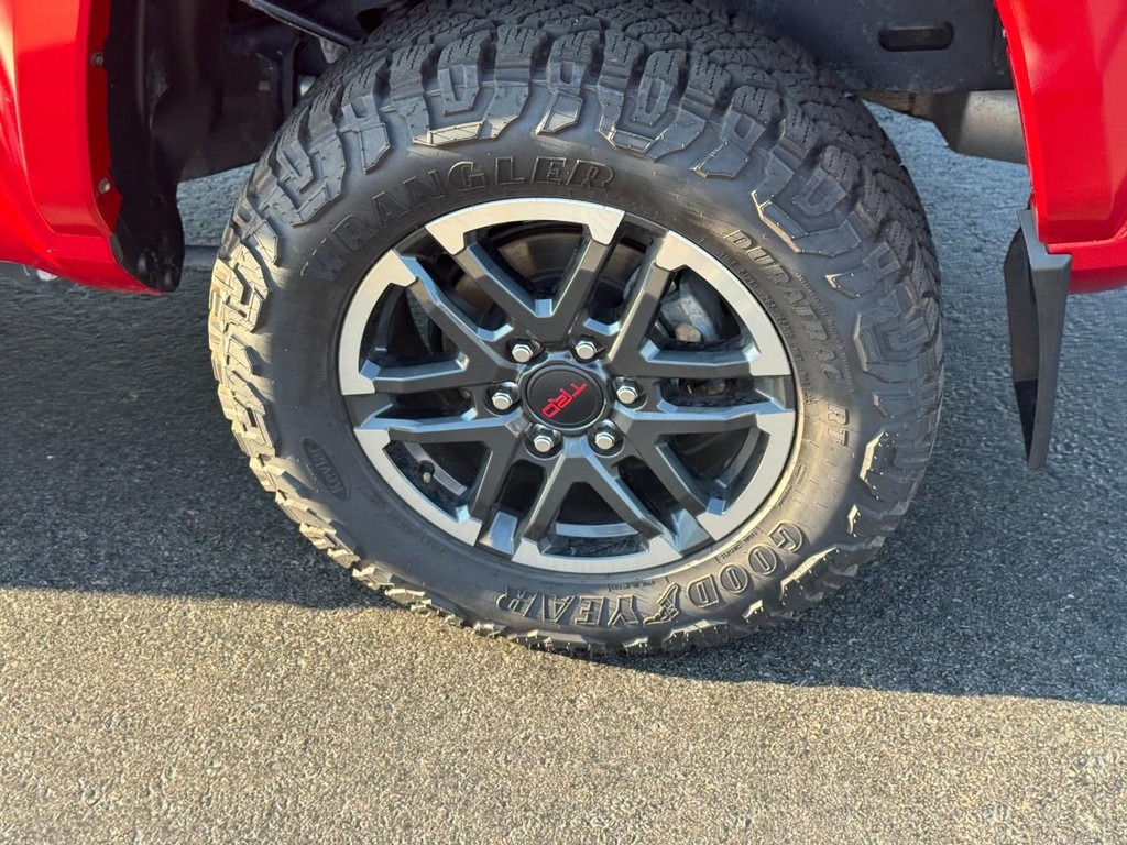 Toyota Tacoma 4WD Vehicle Image 7