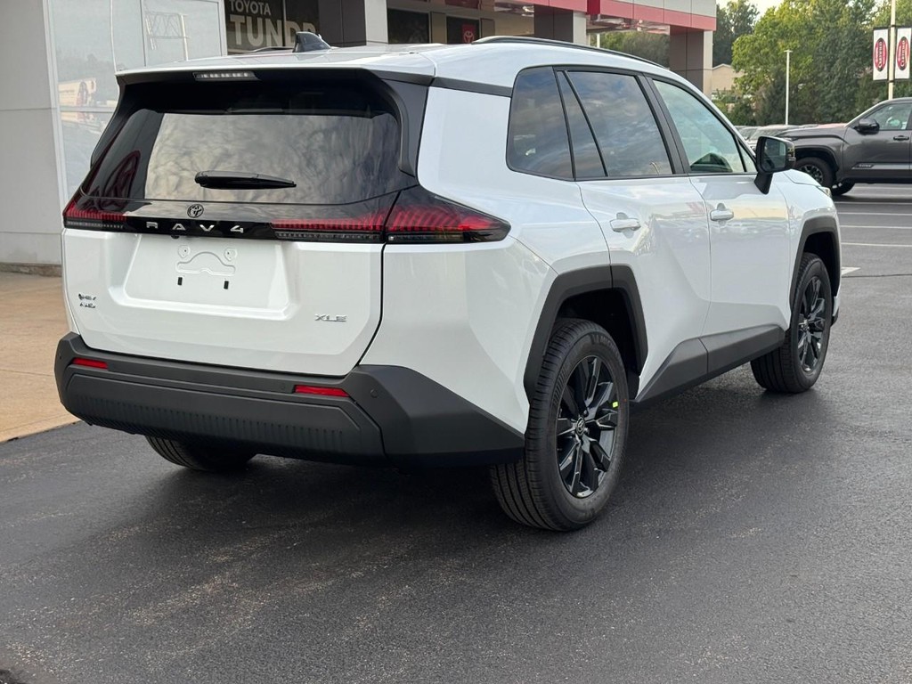 Toyota RAV4 Vehicle Image 4