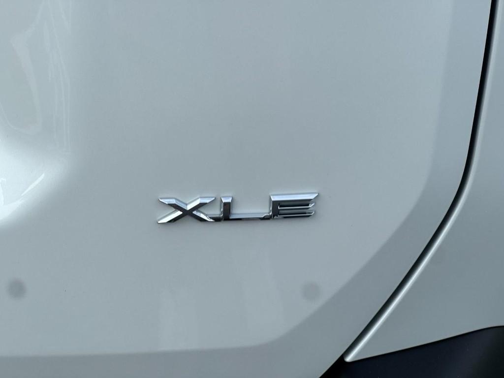 Toyota RAV4 Vehicle Image 5