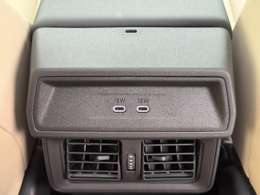 Toyota RAV4 Vehicle Image 7