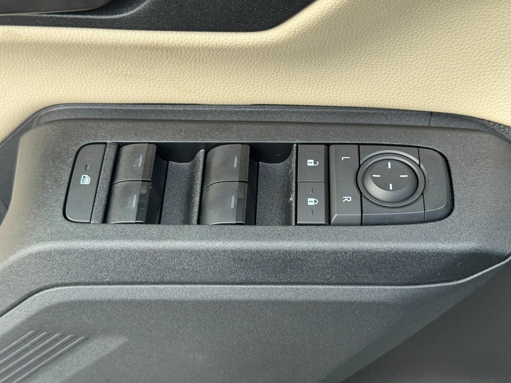 Toyota RAV4 Vehicle Image 12