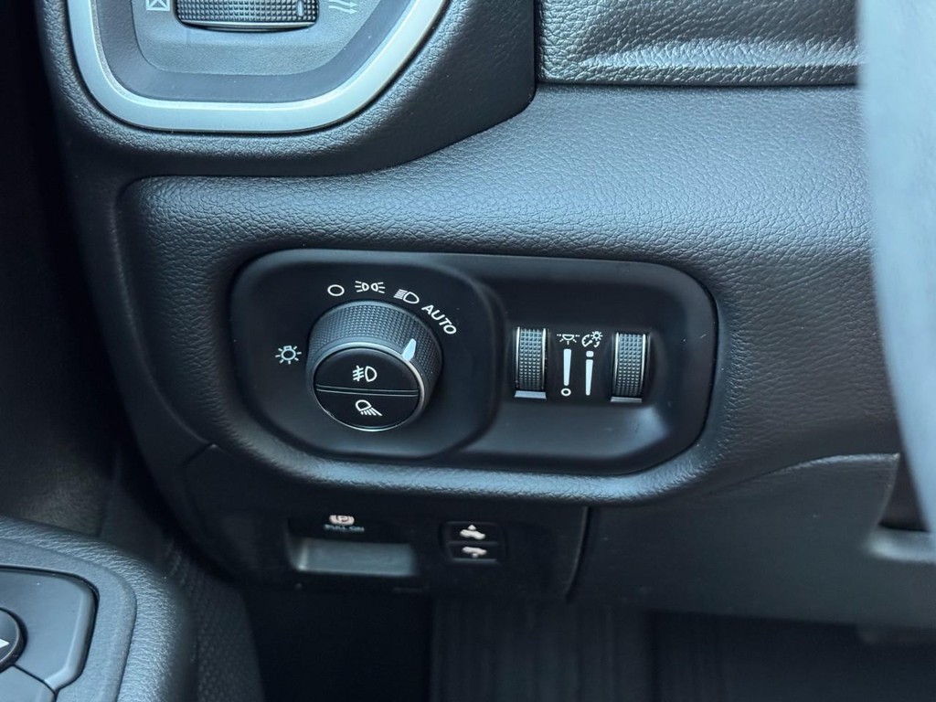 Ram 1500 Vehicle Image 19