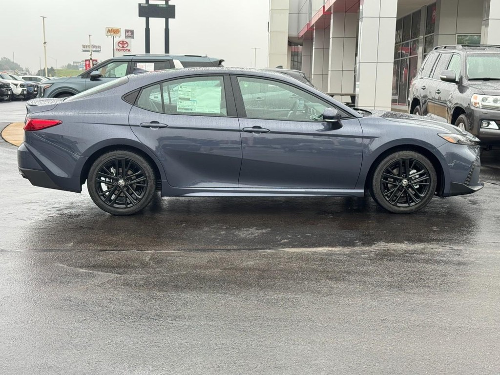 Toyota Camry Vehicle Image 2