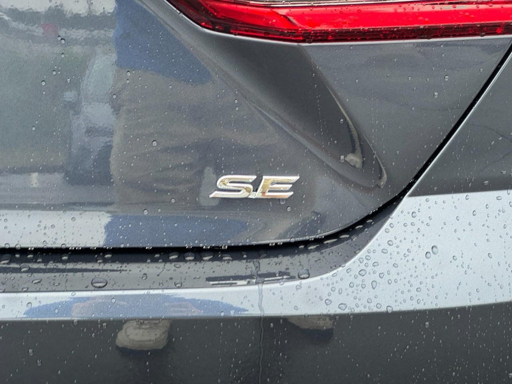 Toyota Camry Vehicle Image 5