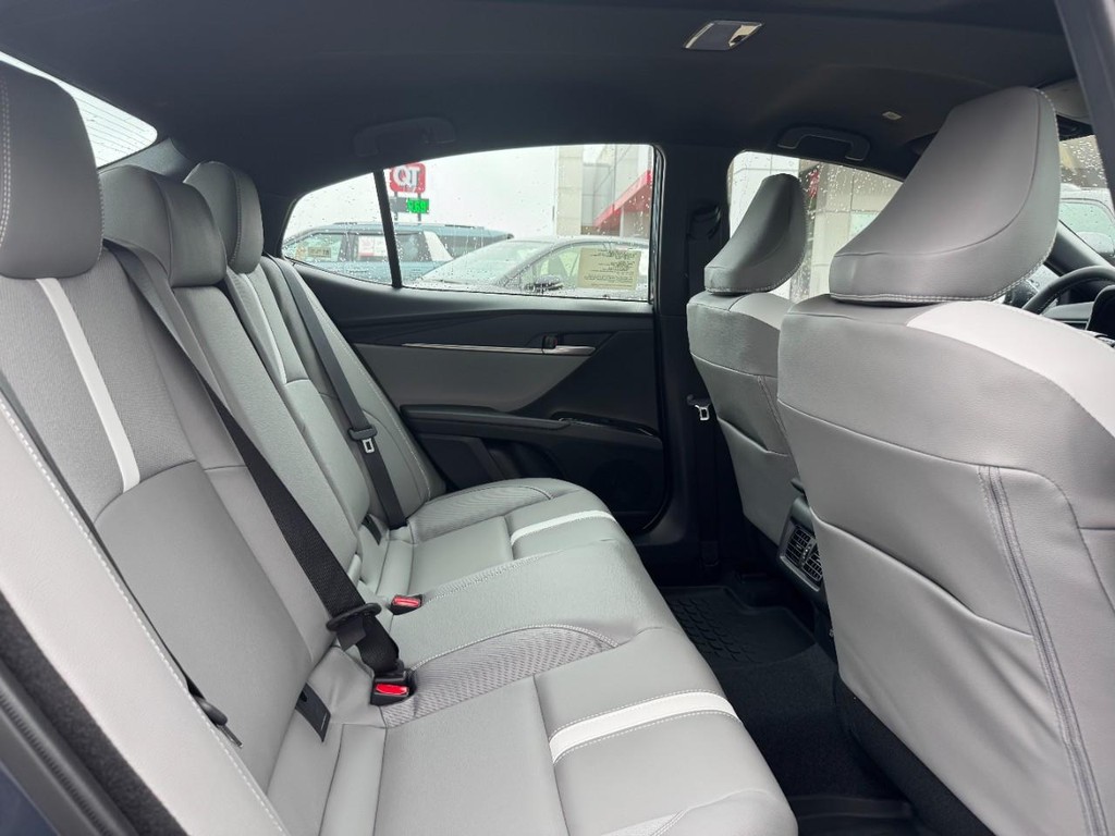 Toyota Camry Vehicle Image 6