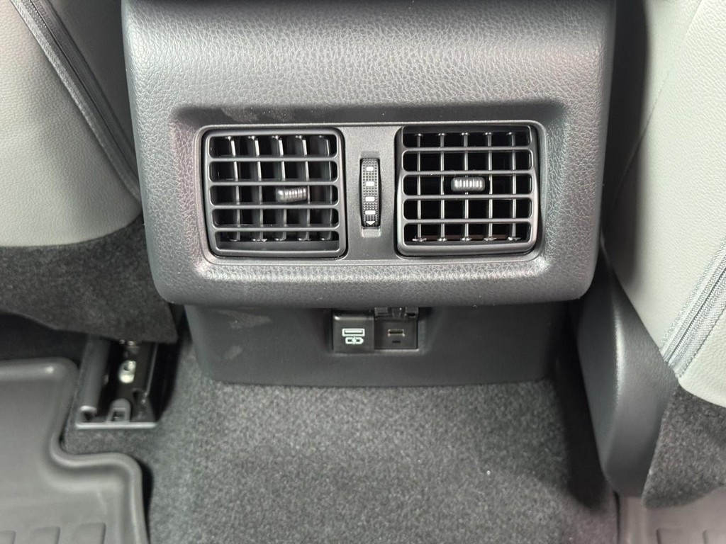 Toyota Camry Vehicle Image 7