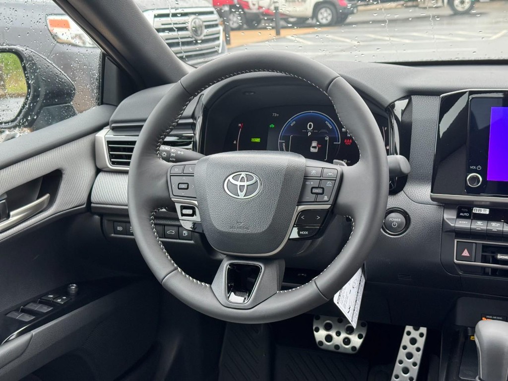 Toyota Camry Vehicle Image 9