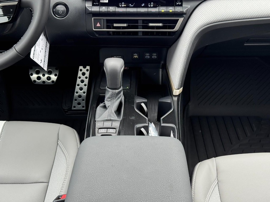 Toyota Camry Vehicle Image 11