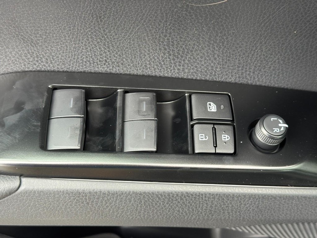 Toyota Camry Vehicle Image 12