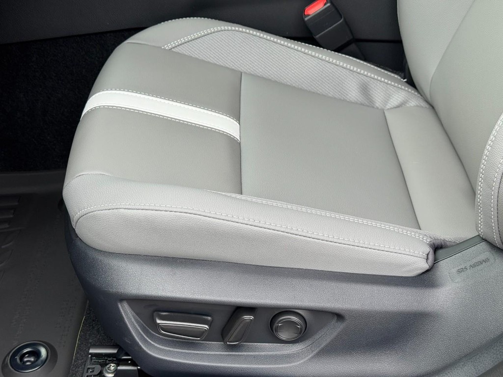 Toyota Camry Vehicle Image 13