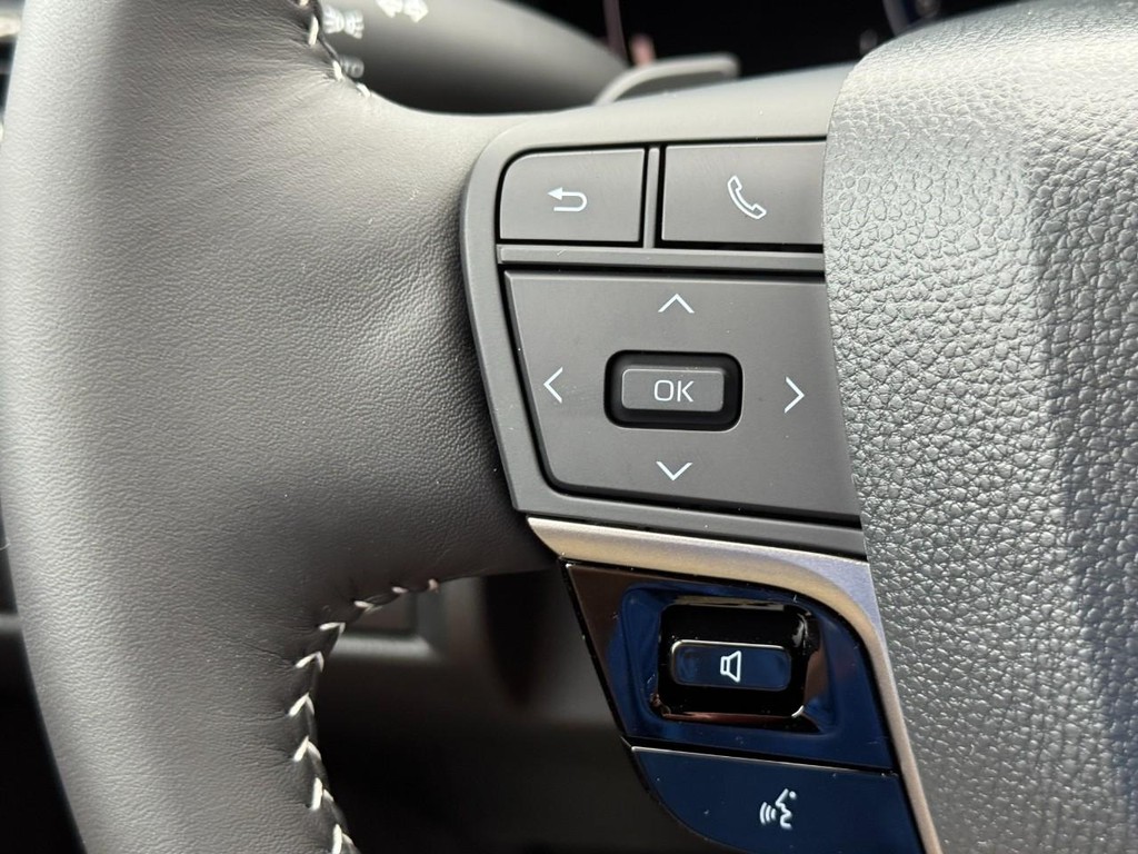 Toyota Camry Vehicle Image 15