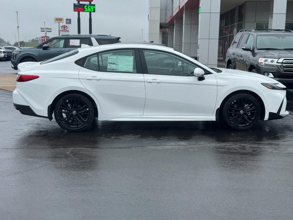 Toyota Camry Vehicle Image 2