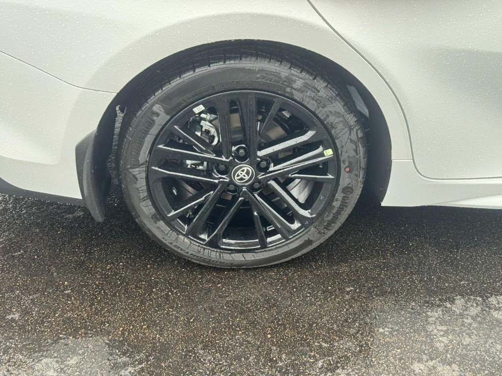 Toyota Camry Vehicle Image 3