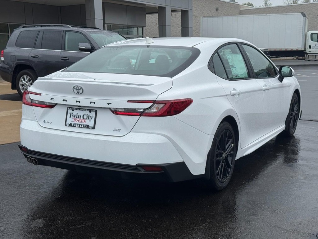 Toyota Camry Vehicle Image 4
