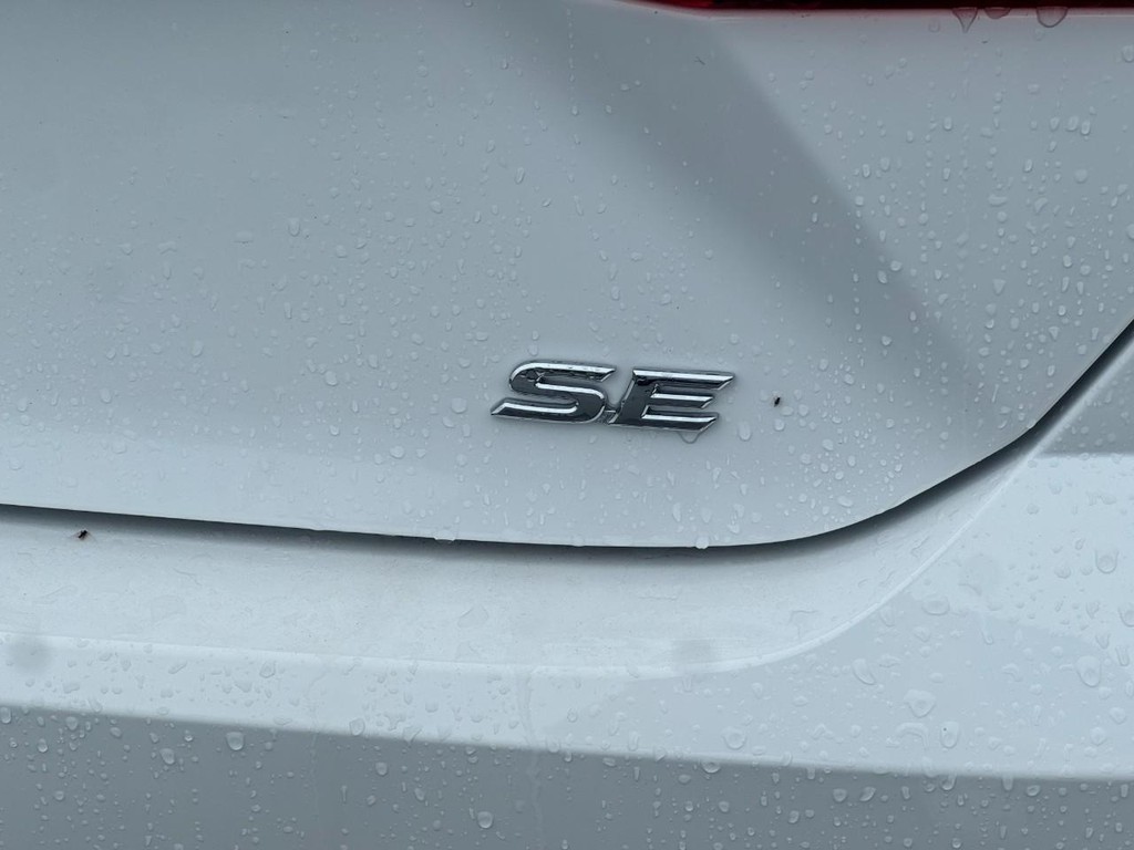 Toyota Camry Vehicle Image 5