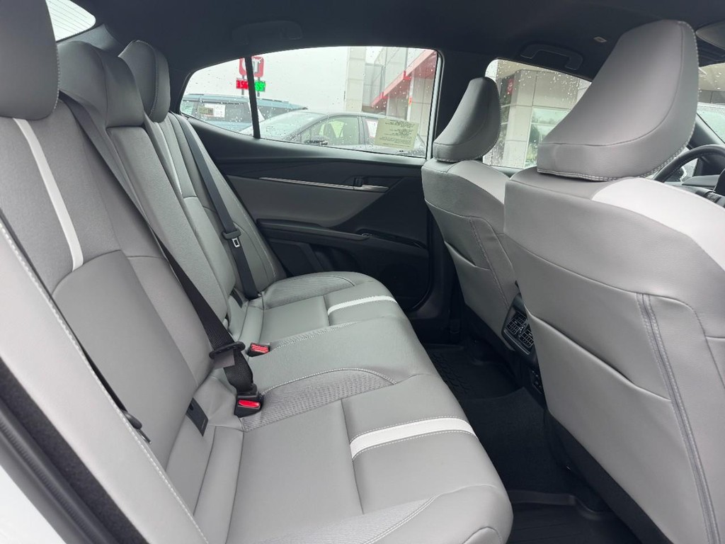 Toyota Camry Vehicle Image 6