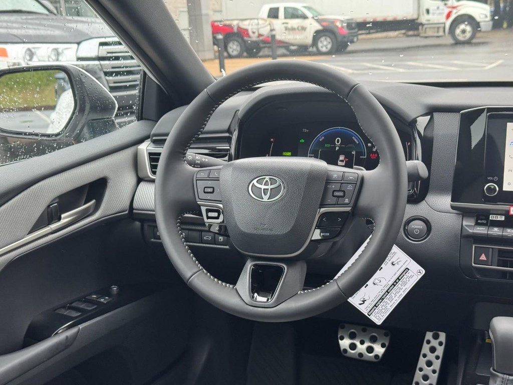 Toyota Camry Vehicle Image 9