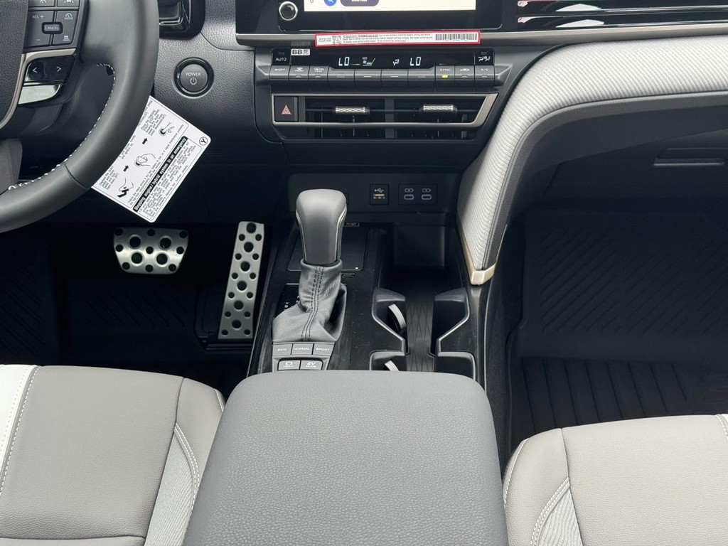 Toyota Camry Vehicle Image 11