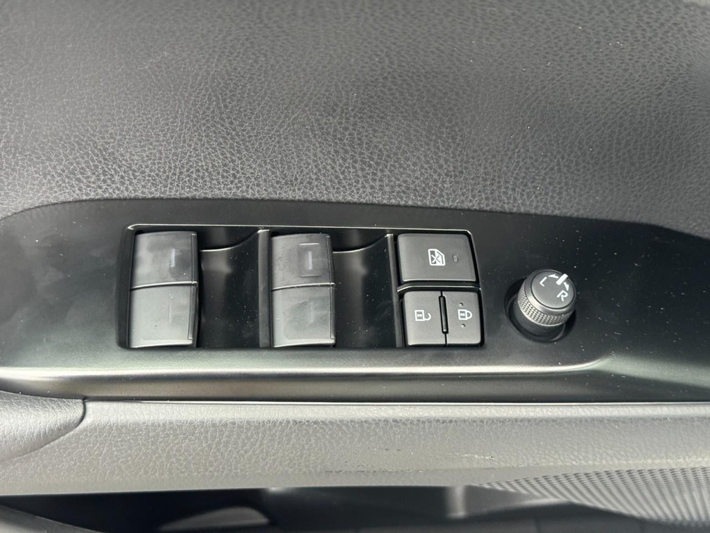 Toyota Camry Vehicle Image 12