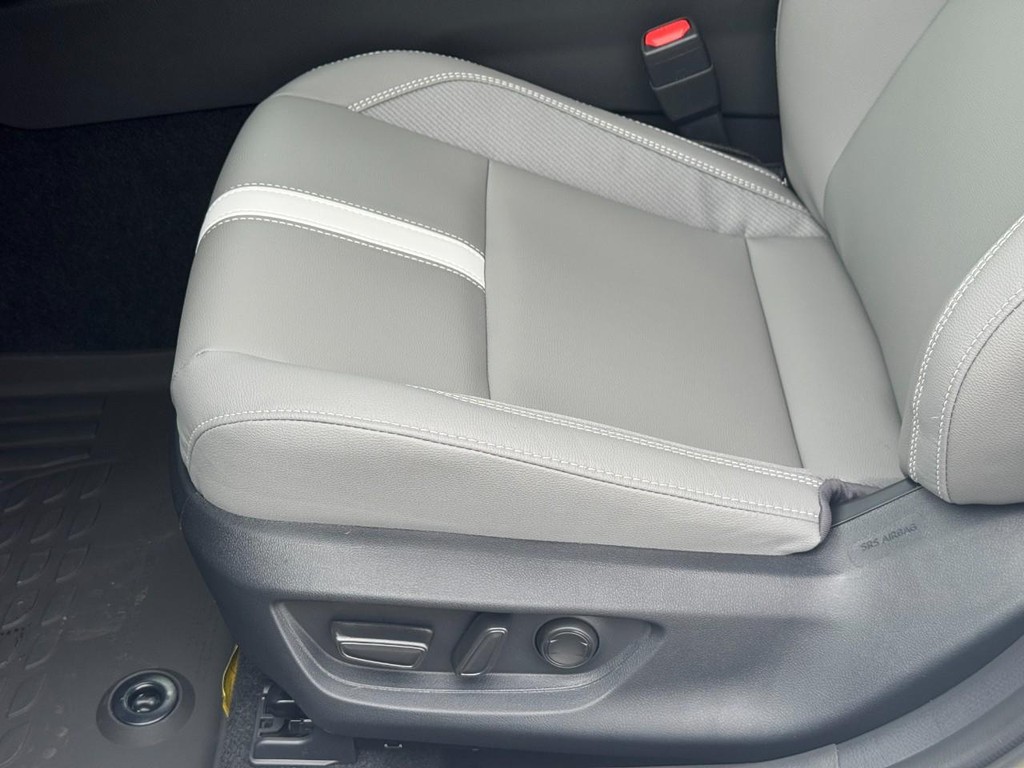 Toyota Camry Vehicle Image 13