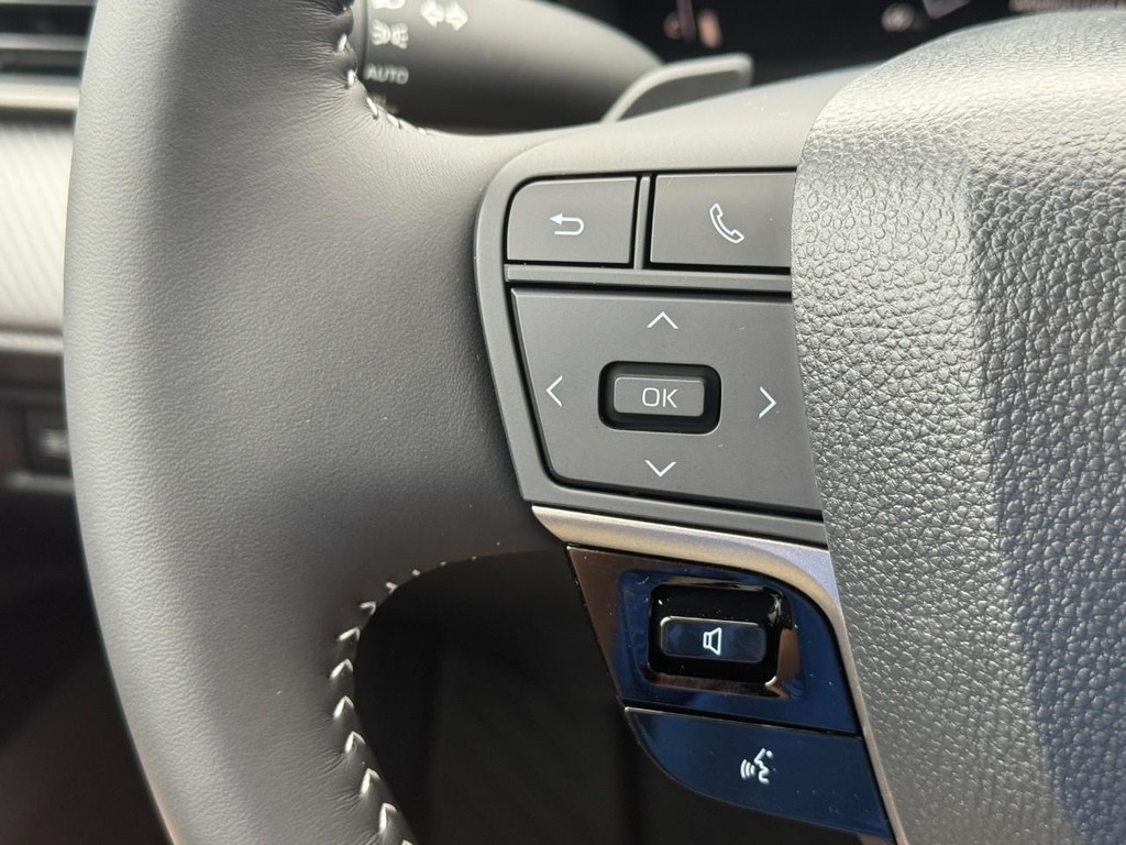 Toyota Camry Vehicle Image 15