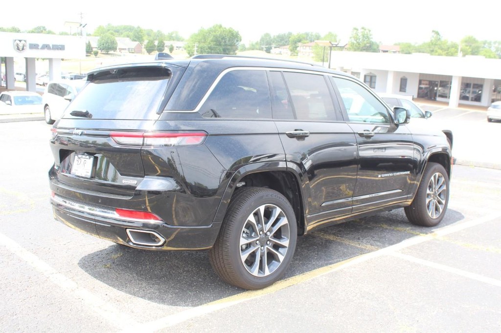 Jeep Grand Cherokee 4xe Vehicle Full-screen Gallery Image 03