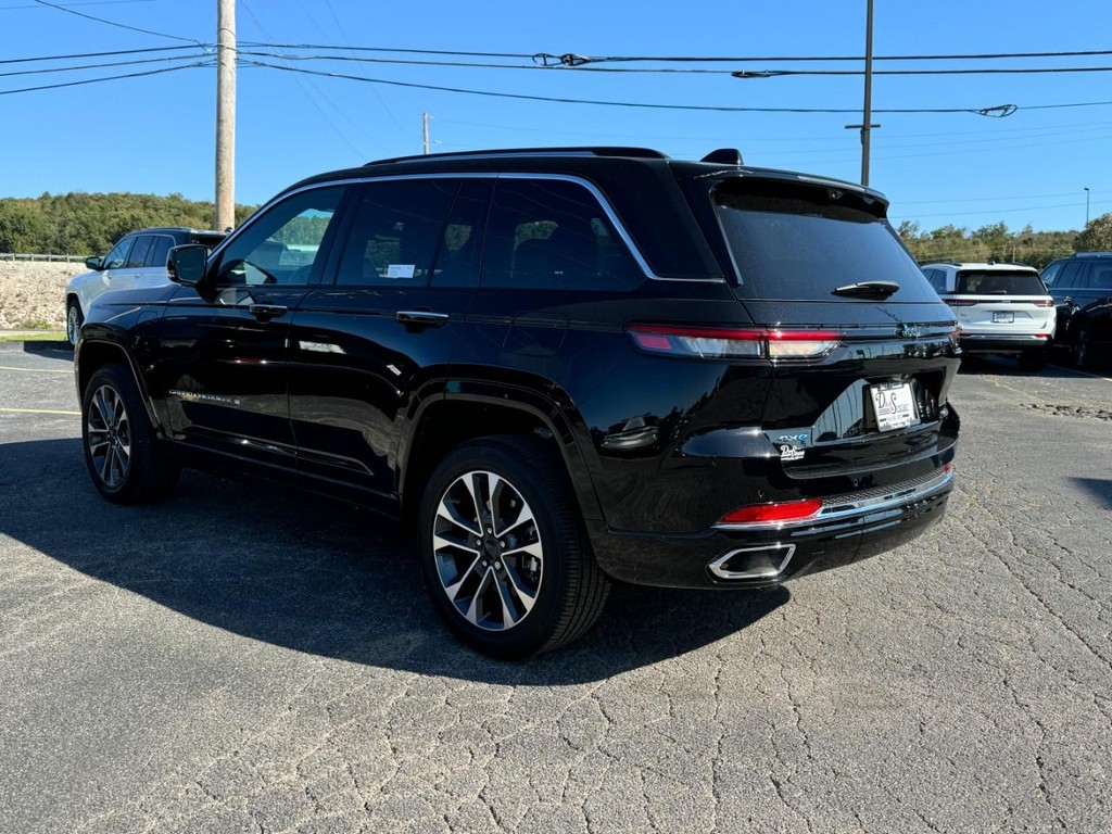 Jeep Grand Cherokee 4xe Vehicle Full-screen Gallery Image 04