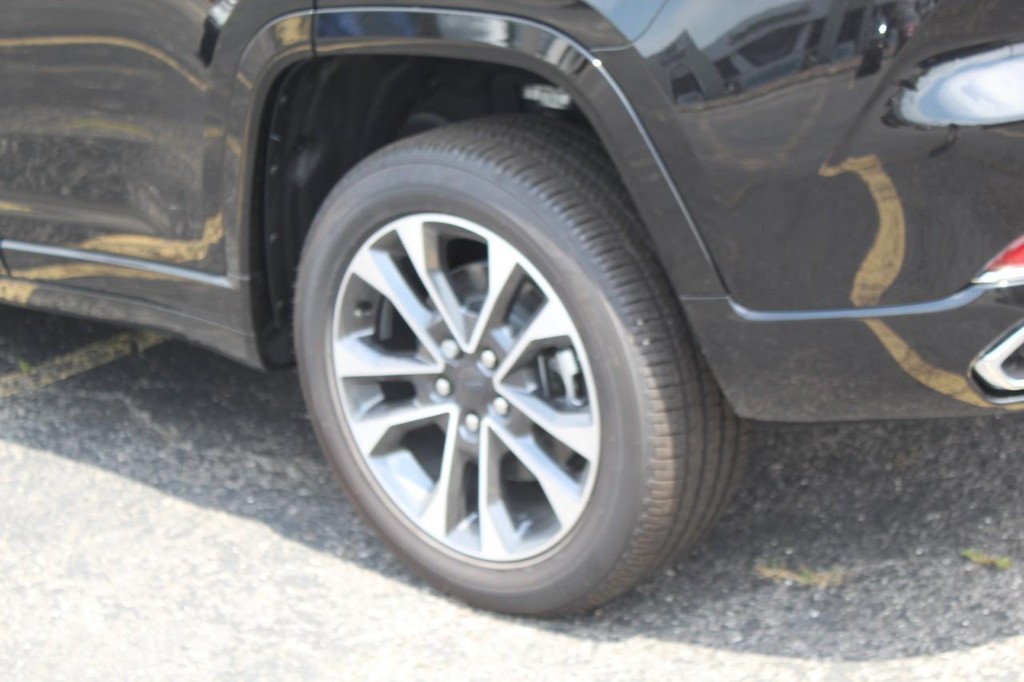 Jeep Grand Cherokee 4xe Vehicle Full-screen Gallery Image 05