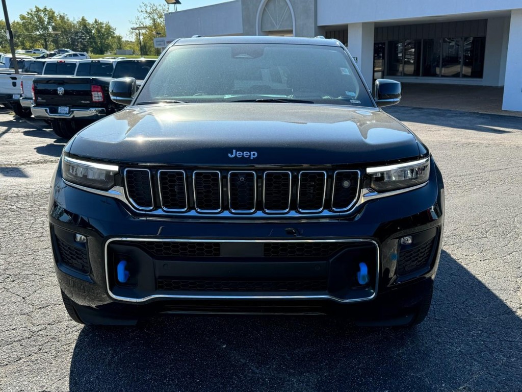 Jeep Grand Cherokee 4xe Vehicle Full-screen Gallery Image 07