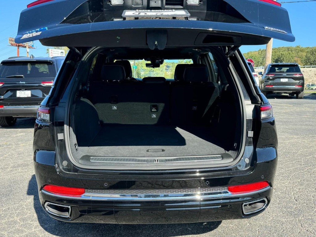 Jeep Grand Cherokee 4xe Vehicle Full-screen Gallery Image 08