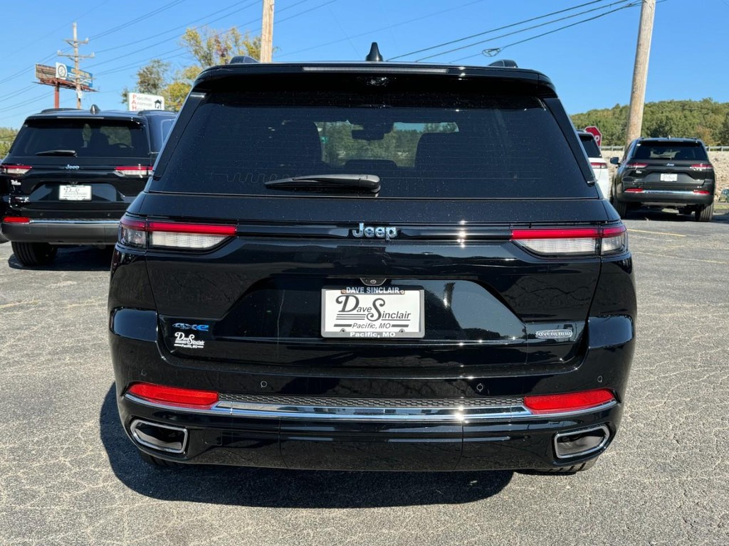 Jeep Grand Cherokee 4xe Vehicle Full-screen Gallery Image 09