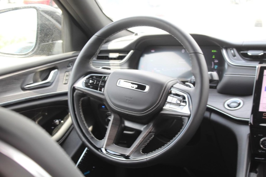 Jeep Grand Cherokee 4xe Vehicle Full-screen Gallery Image 12