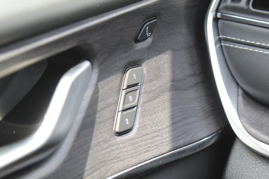 Jeep Grand Cherokee 4xe Vehicle Full-screen Gallery Image 15