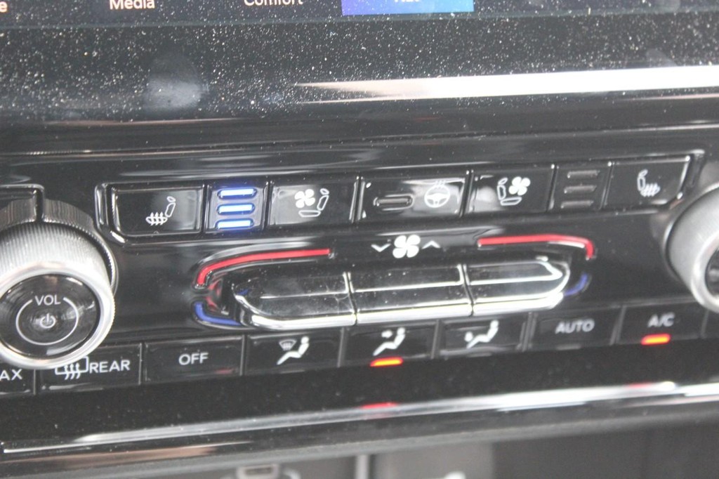 Jeep Grand Cherokee 4xe Vehicle Full-screen Gallery Image 21