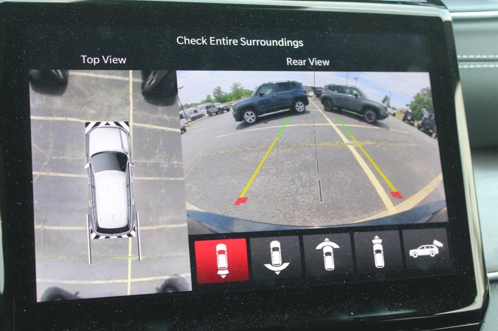 Jeep Grand Cherokee 4xe Vehicle Full-screen Gallery Image 23