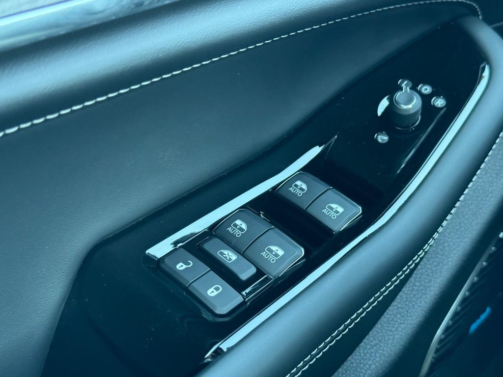 Jeep Grand Cherokee 4xe Vehicle Full-screen Gallery Image 24