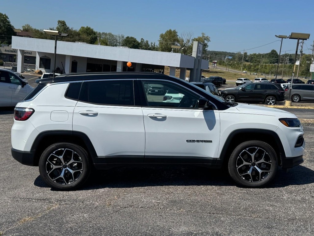 Jeep Compass Vehicle Full-screen Gallery Image 02