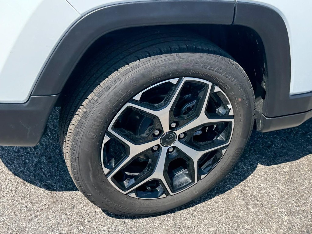 Jeep Compass Vehicle Full-screen Gallery Image 04