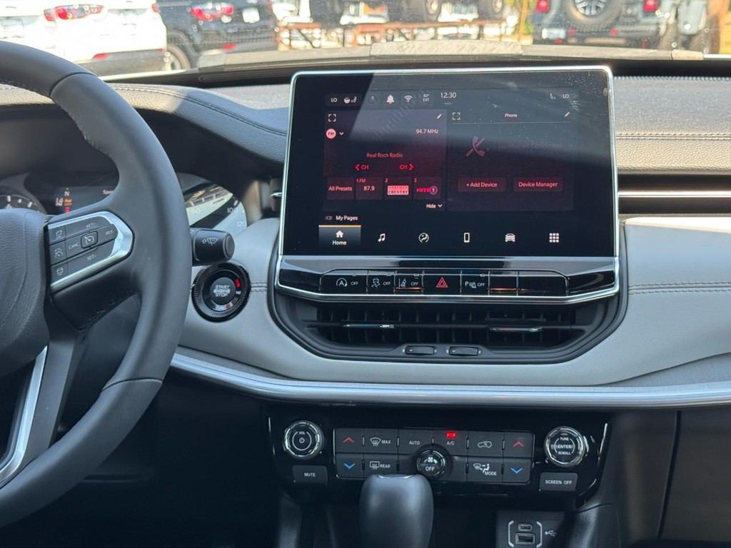 Jeep Compass Vehicle Full-screen Gallery Image 08