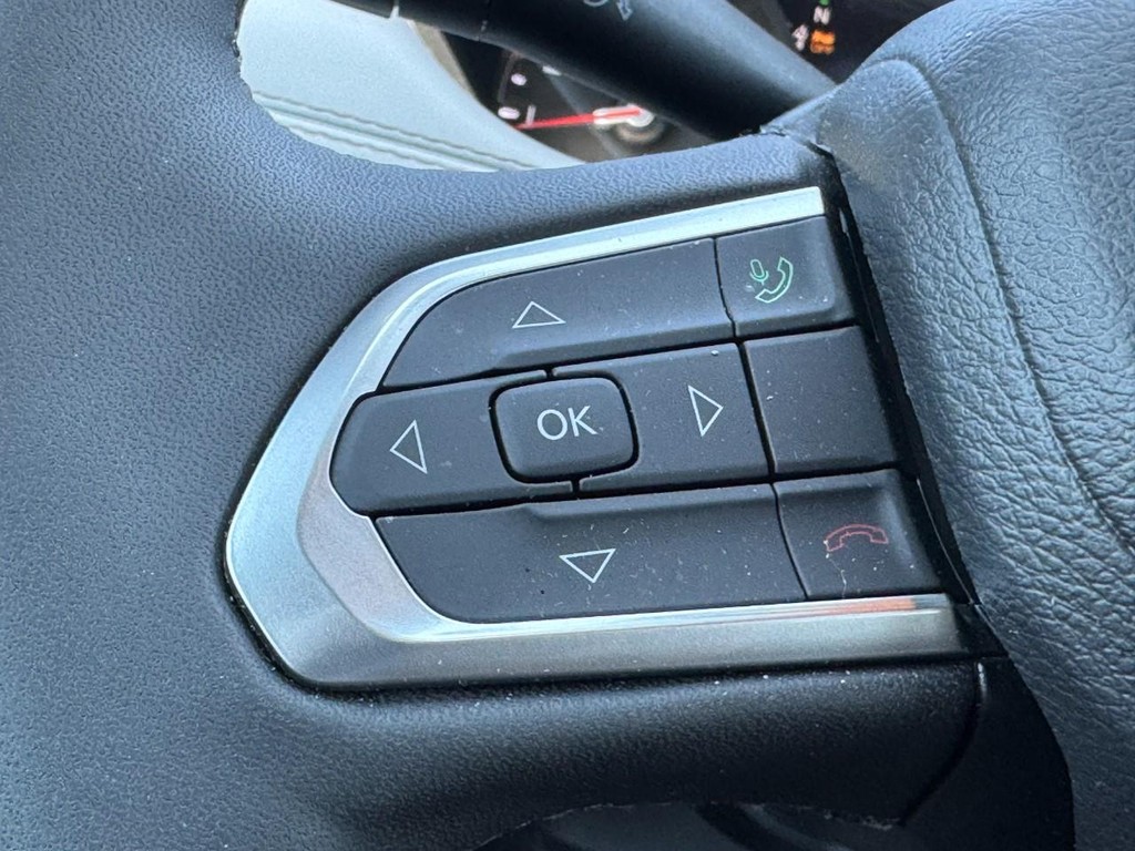 Jeep Compass Vehicle Full-screen Gallery Image 10