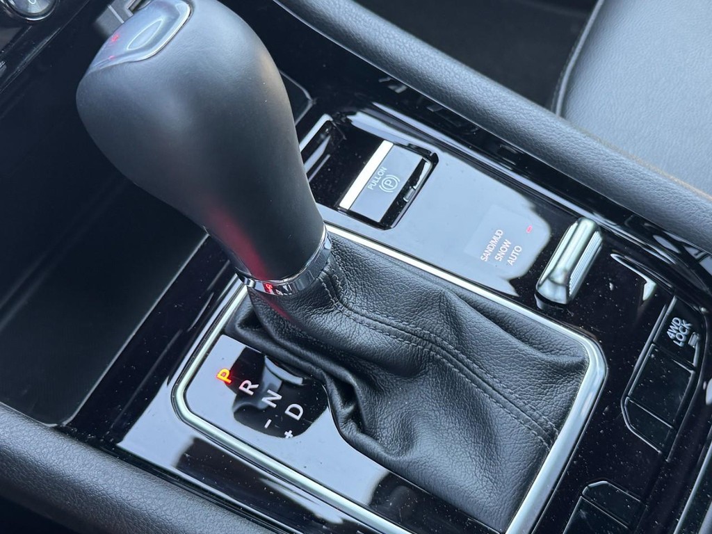 Jeep Compass Vehicle Full-screen Gallery Image 12