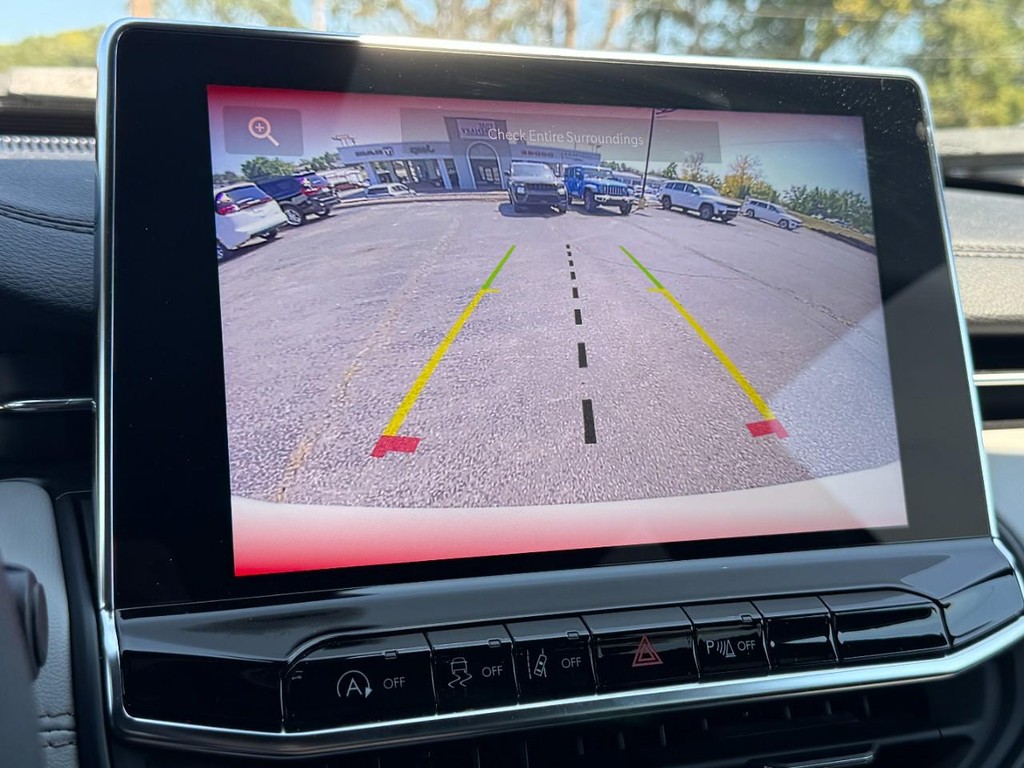 Jeep Compass Vehicle Full-screen Gallery Image 15