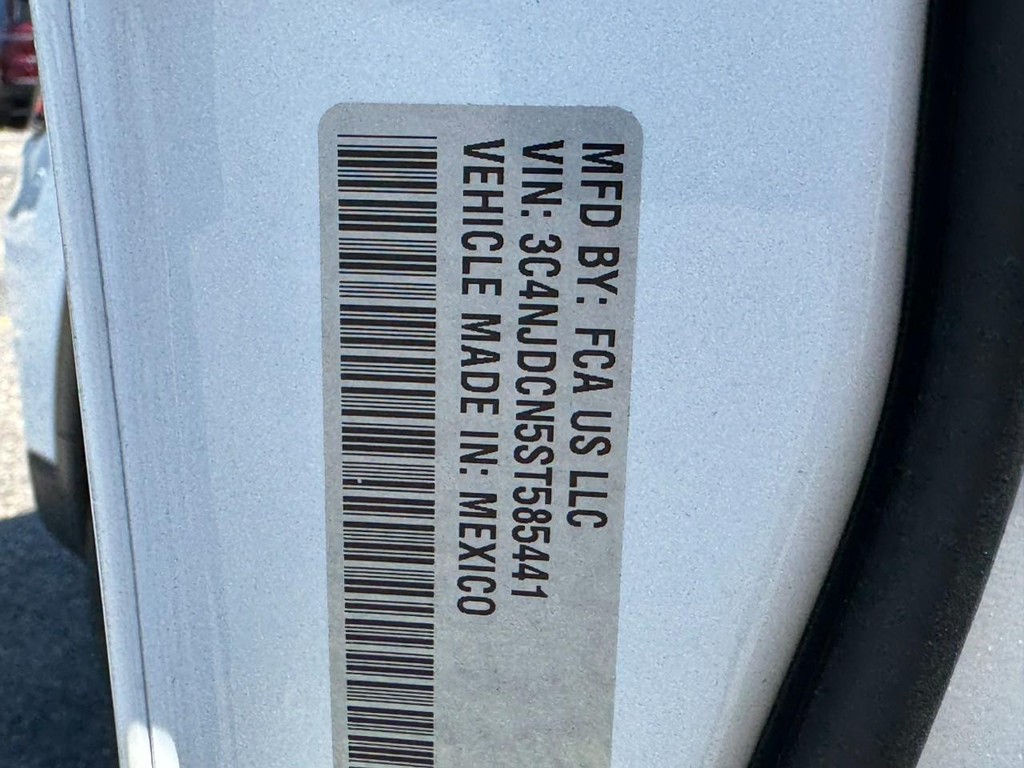 Jeep Compass Vehicle Full-screen Gallery Image 17