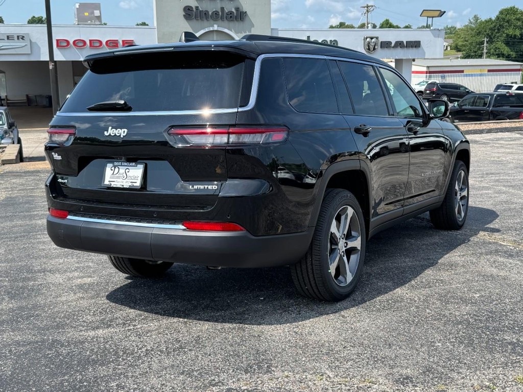 Jeep Grand Cherokee L Vehicle Full-screen Gallery Image 03