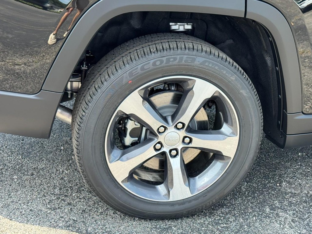 Jeep Grand Cherokee L Vehicle Full-screen Gallery Image 04