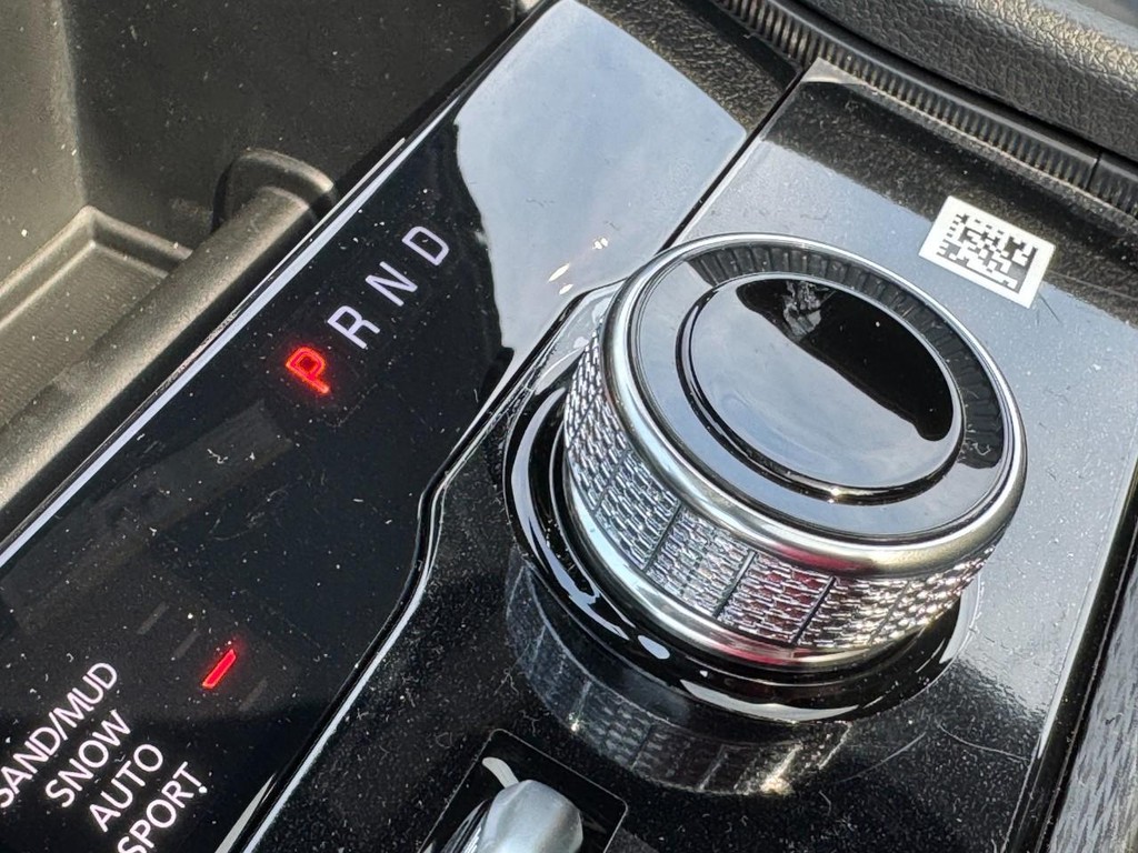 Jeep Grand Cherokee L Vehicle Full-screen Gallery Image 14