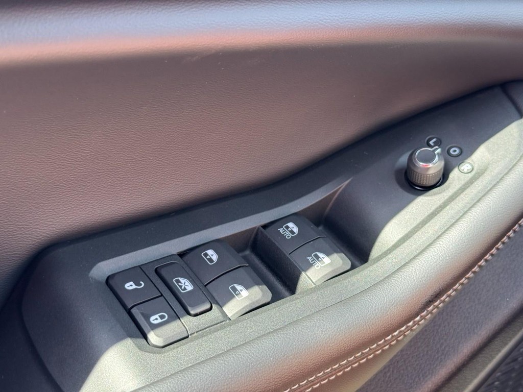 Jeep Grand Cherokee L Vehicle Full-screen Gallery Image 18