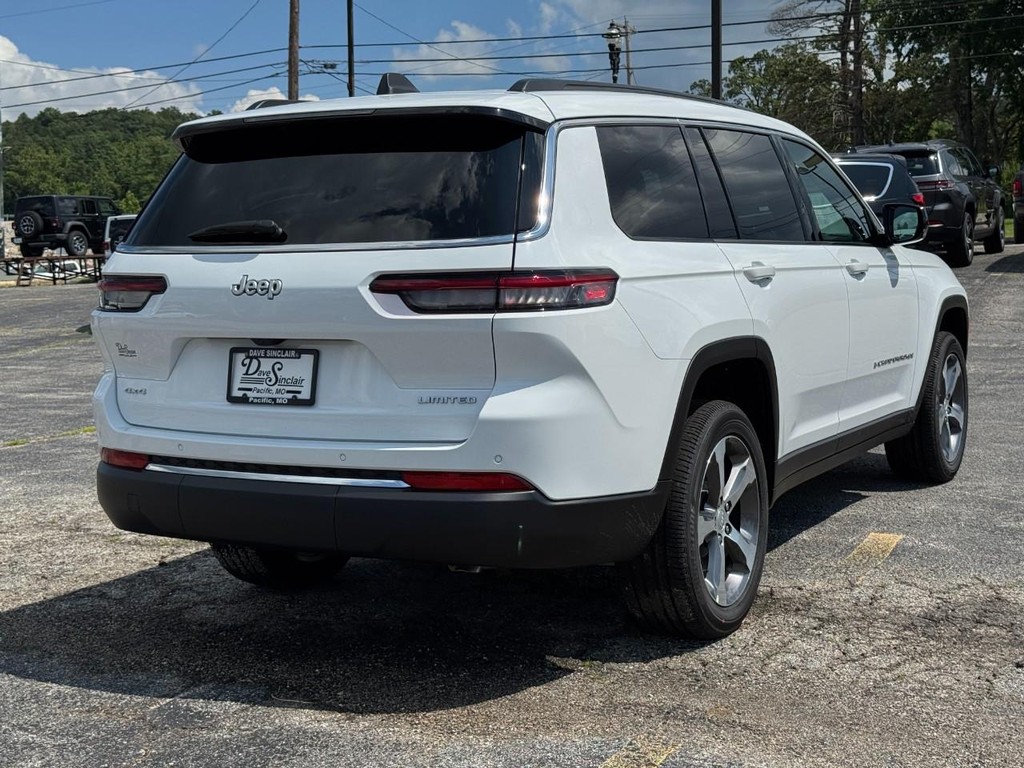 Jeep Grand Cherokee L Vehicle Full-screen Gallery Image 03