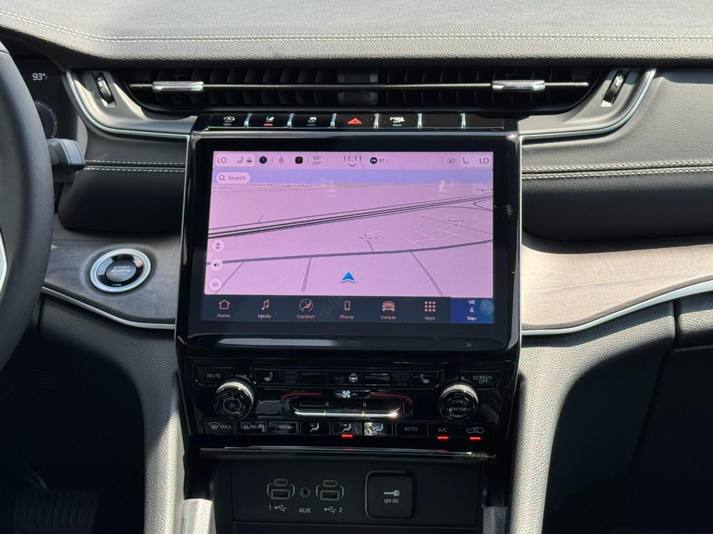 Jeep Grand Cherokee L Vehicle Full-screen Gallery Image 09