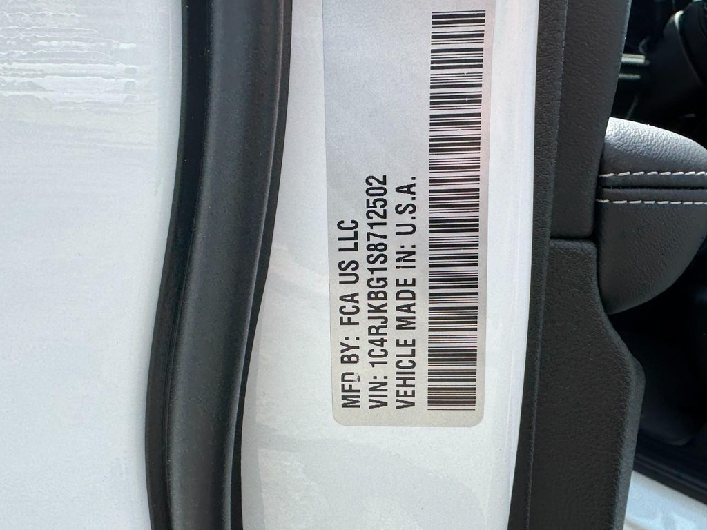 Jeep Grand Cherokee L Vehicle Full-screen Gallery Image 18